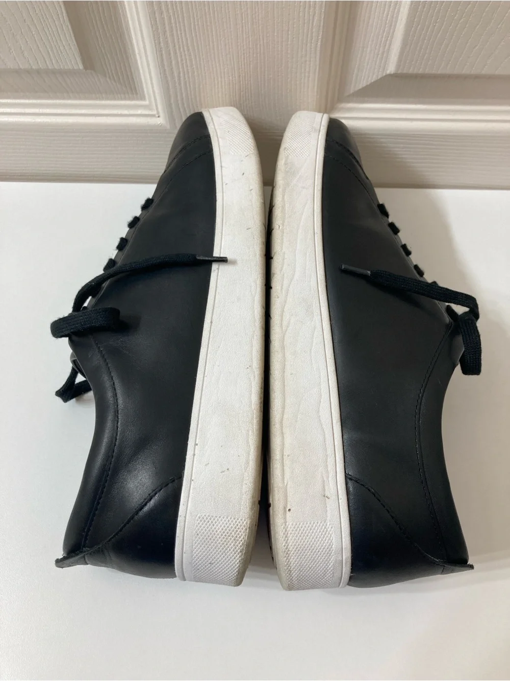 FitFlop Women’s Rally Lace Up Black Leather Sneakers 10 Athleisure Sporty Preppy - Picture 9 of 11